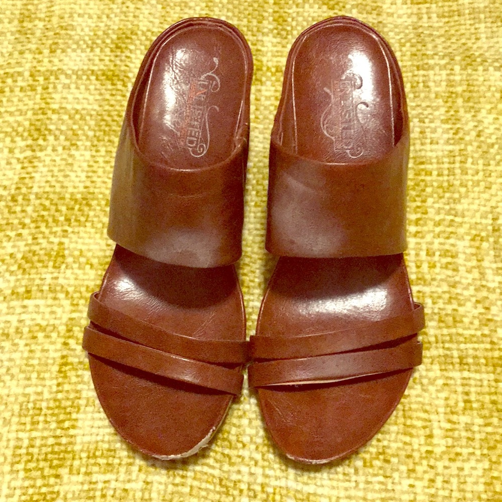 Unlisted wedge slide on